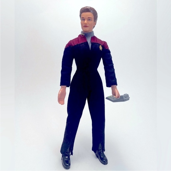 Captain Janeway of Star Trek Voyager & Captain Sisko of Deep Space 9 12” Dolls - Picture 3 of 11